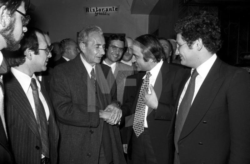 museo_MuDiF's tweet photo. 0ggi moriva Aldo Moro, assassinato dalle Br il 9 maggio 1978. Vi proponiamo scatti originali appartenenti al MUDIF #mudif #museodidatticodellafotografia #AldoMoro #PeppinoImpastato #9maggio #brigaterosse #antimafia #slidingdoors #MarcoBellocchio #buongiornonotte
@libera_annclm https://t.co/WhQkrM7m4J