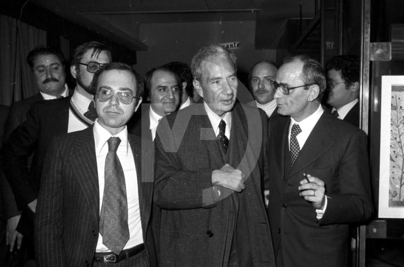 museo_MuDiF's tweet photo. 0ggi moriva Aldo Moro, assassinato dalle Br il 9 maggio 1978. Vi proponiamo scatti originali appartenenti al MUDIF #mudif #museodidatticodellafotografia #AldoMoro #PeppinoImpastato #9maggio #brigaterosse #antimafia #slidingdoors #MarcoBellocchio #buongiornonotte
@libera_annclm https://t.co/WhQkrM7m4J