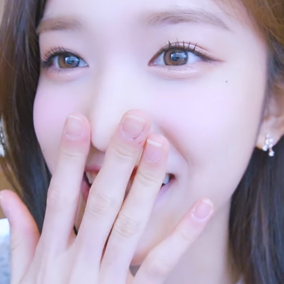 tinylseo's tweet photo. she looks so cute 🥺 https://t.co/e3wCyCN3db