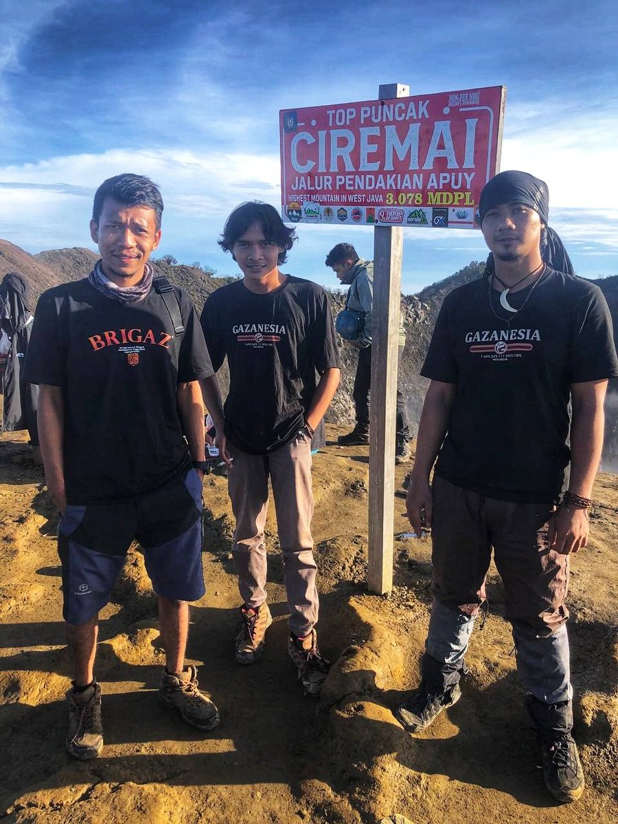 rokim99_'s tweet photo. Terimakasih jawa barat &amp; terimakasih dulur dulur semuanya🙏🙏🙏
#gunungindonesia #mountains #explorer #Traveller #explorejawa #indonesiantracking @mountainesian @mountnesia https://t.co/J6wJ8kOKcr