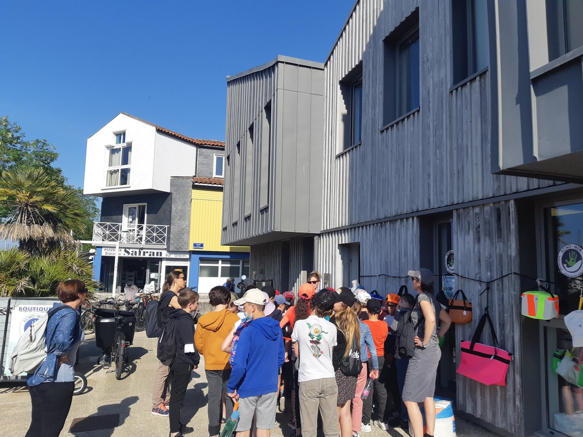 Echo_Mer's tweet image. reprise des balades écocitoyennes avec les scolaires !🌊🌎 @Echo_Mer  est mandatée par la ville de La Rochelle pour intervenir dans le cadre de la semaine de voile⛵️offerte aux CM1 / CM2 des écoles publiques.
#ecoutetamer #ecole #voile #ocean #pollution #pedagogie #larochelle