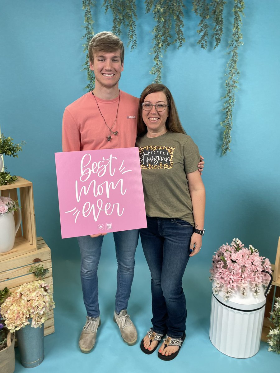 ItsJenElliott's tweet photo. What an amazing Mother’s Day! Whole family went to church and then enjoyed  some family/framily time with great food and volleyball! This was one for the books for sure!! #MothersDay2022syd https://t.co/tjf0ujzajZ