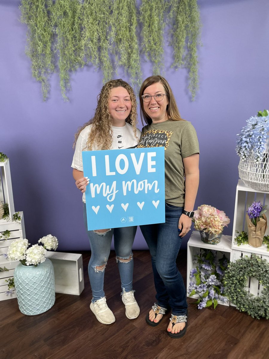 ItsJenElliott's tweet photo. What an amazing Mother’s Day! Whole family went to church and then enjoyed  some family/framily time with great food and volleyball! This was one for the books for sure!! #MothersDay2022syd https://t.co/tjf0ujzajZ