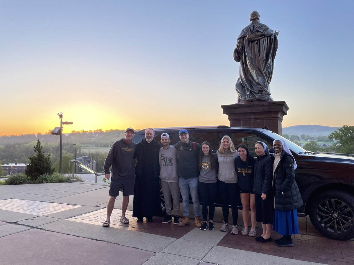 SVC_Alumni's tweet photo. Jym Walters, C’96 and a group of students and recent alumni embarked on a cross country journey at sunrise with the goal of visiting 48 states in 48 days this Summer. The first stop, The Pie Shoppe for donuts and coffee with Roger Wilson, C’96 and Jimmy Petruska, C’04! https://t.co/tfwpb8UhSo