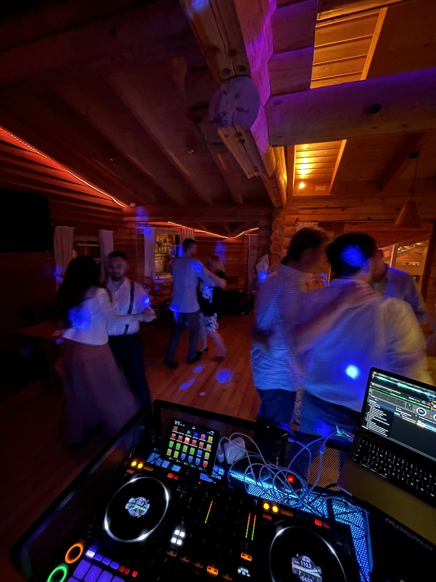 djoliverjost's tweet photo. Was für toller Start in die diesjährige Hochzeitssaison!! #wedding #dj #hochzeitsdj #oliverjost https://t.co/IamjKpJ9i9