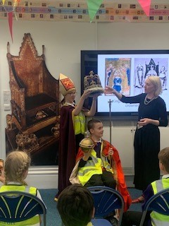 Members of our school council had a lovely day on Friday visiting the #HousesofParliament and #WestminsterAbbey.
#futureleaders #learningoutsidetheclassroom #votersofthefuture <a href="/CEO_DEMAT/">Adrian Ball</a> <a href="/DEMAT__/">Diocese of Ely Multi-Academy Trust</a> <a href="/DioceseofEly/">Diocese of Ely</a>