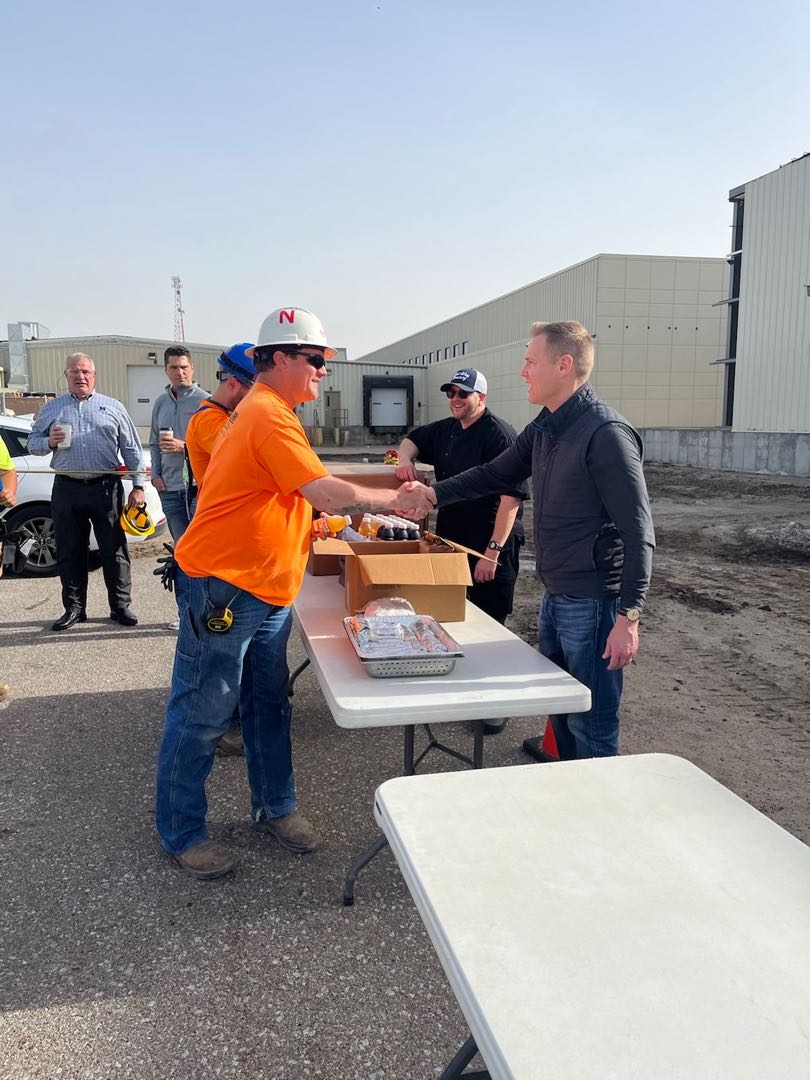 brettlindstrom's tweet photo. I loved serving breakfast to some of the great workers with Chief Construction at the Hornady Expansion in Grand Island this morning! Both Nebraska businesses that create great Nebraska jobs! #LindstromCutsTaxes 

Read my plan to bring more jobs to NE ➡️ https://t.co/qKgZxuHYmg https://t.co/Dz6HNBRGho