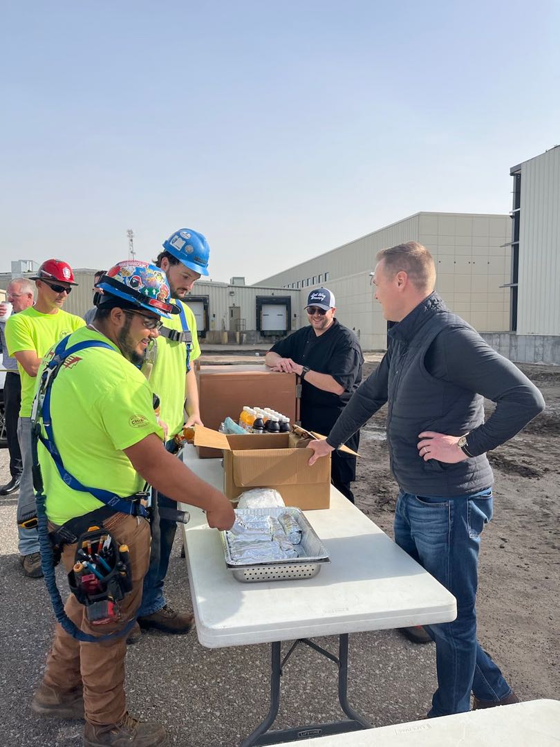 brettlindstrom's tweet photo. I loved serving breakfast to some of the great workers with Chief Construction at the Hornady Expansion in Grand Island this morning! Both Nebraska businesses that create great Nebraska jobs! #LindstromCutsTaxes 

Read my plan to bring more jobs to NE ➡️ https://t.co/qKgZxuHYmg https://t.co/Dz6HNBRGho