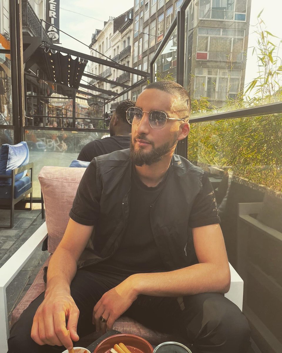 Nazim_mkt's tweet photo. « All Black comme Bruce Wayne » 🕶 https://t.co/eZRm9BTitM