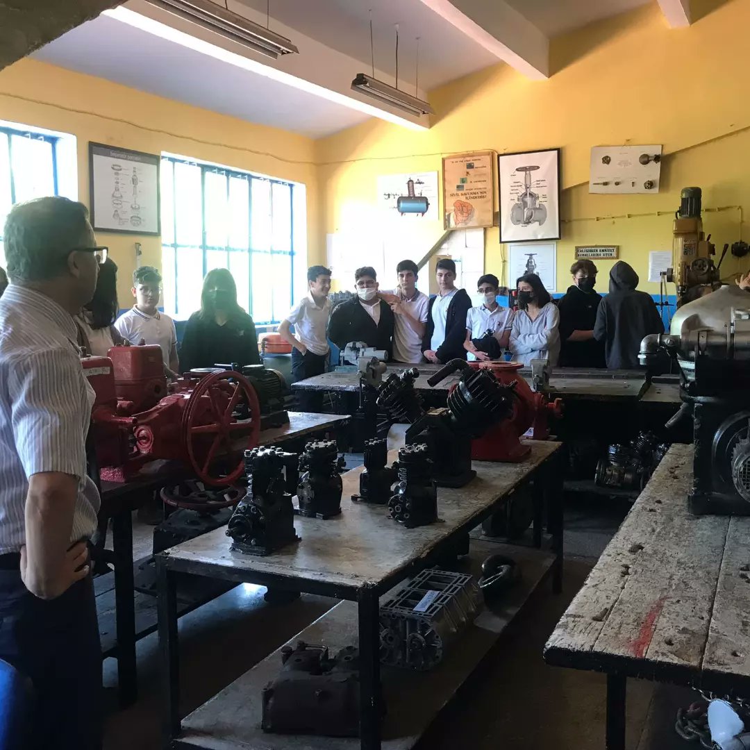 RemziSerif's tweet photo. Lise tanıtım çalışmaları kapsamında 8. sınıf öğrencilerimize yönelik Şehit İdari Ateşe Çağlar Yücel Mesleki ve Teknik Anadolu Lisesine ve
İbn-i Sina Mesleki ve Teknik Anadolu Lisesine gezi düzenlendi.
@boduroga
@ilce_mem
@izmir_ilmem 
@tcmeb https://t.co/LNjvZIhysv