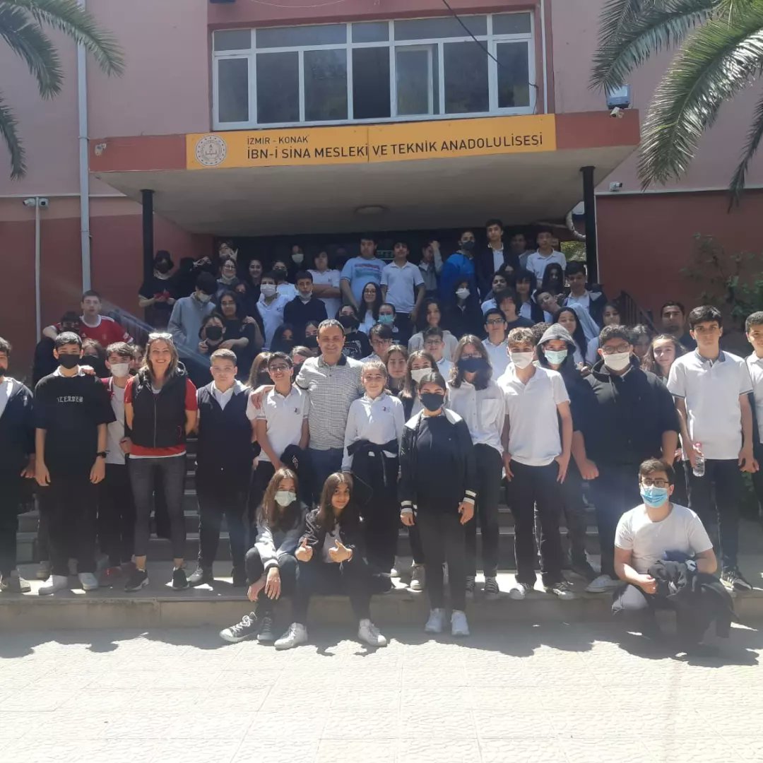 RemziSerif's tweet photo. Lise tanıtım çalışmaları kapsamında 8. sınıf öğrencilerimize yönelik Şehit İdari Ateşe Çağlar Yücel Mesleki ve Teknik Anadolu Lisesine ve
İbn-i Sina Mesleki ve Teknik Anadolu Lisesine gezi düzenlendi.
@boduroga
@ilce_mem
@izmir_ilmem 
@tcmeb https://t.co/LNjvZIhysv