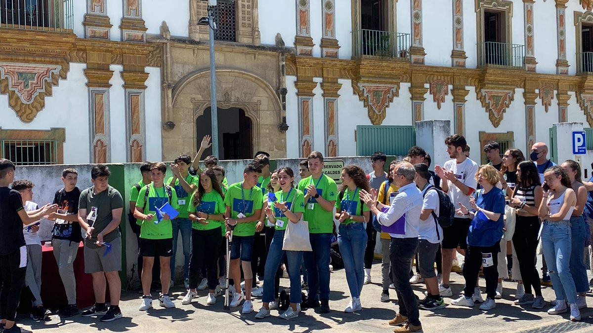 mgmmaths's tweet photo. Un aplauso a nuestra @trassembajada por la labor tan importante que están desarrollando en @IesTrassierra a manos de @EduardoCCalzado y por su gran aportación en la #gymkhanaeuropea por Córdoba con el apoyo de @EuropeDirectCor #gymkhana #DiadeEuropa #FelizDíaDeEuropa https://t.co/P1V6P4r3yt
