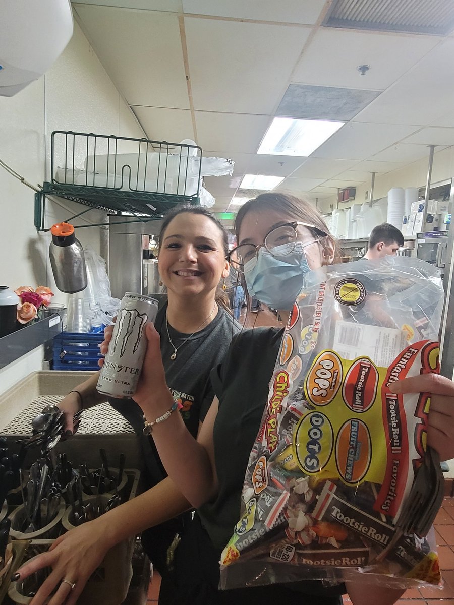 byefelicia929's tweet photo. #beaccountable ....These 2 mommas selflessly picked up the mothers day shift we needed to cover and not only covered the shift but killed it out on floor creating a great guestexperience! This is what be accountable looks like to me! #focusedstorytelling
#4321 #moorebetter https://t.co/hLMplYj2RL