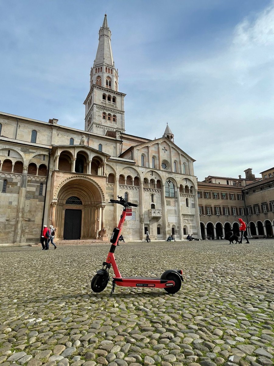 voitechnology's tweet image. #Modena, sei pronta? Da oggi anche tutti #Voi potrete beneficiare delle frecce dei #monopattini in sharing @VoiTechnology per le strade della città. Enjoy your safe #Voiage! 🇮🇹

#micromobilità #mobilità #mobilitàelettrica