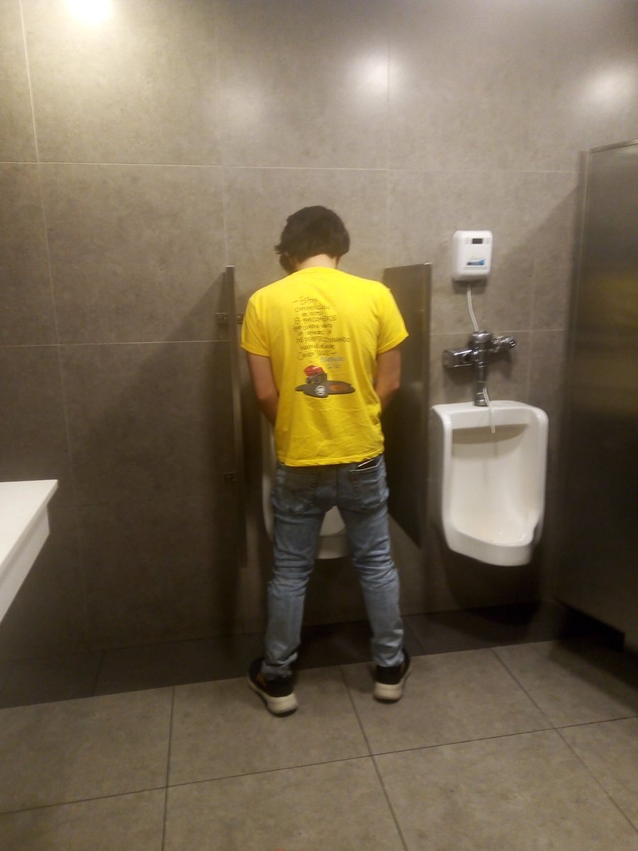 502Alonso's tweet photo. Ufaaaa lo que uno encuentra en los baños de los restaurantes . https://t.co/1dB8VMLyUW