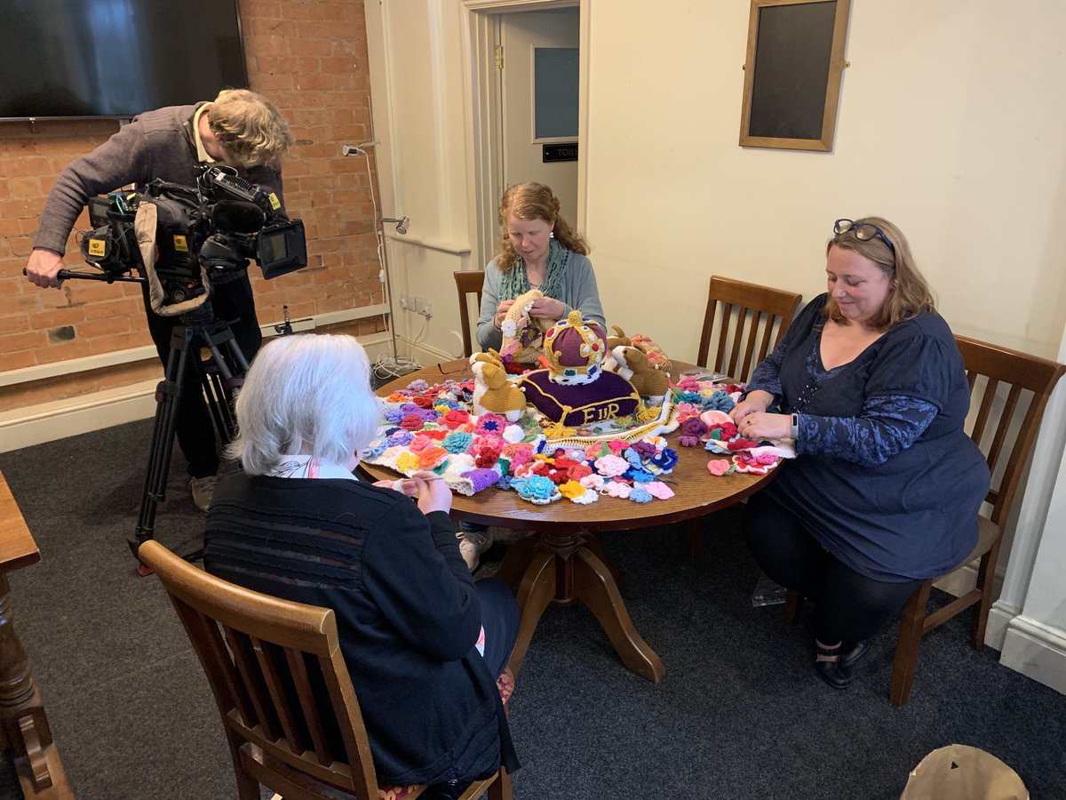 vixhix's tweet photo. Countesthorpe - the village which is really going to town with its #PlatinumJubilee celebrations! More @bbcemt @1830 #HM70 https://t.co/JRLGKU5s14