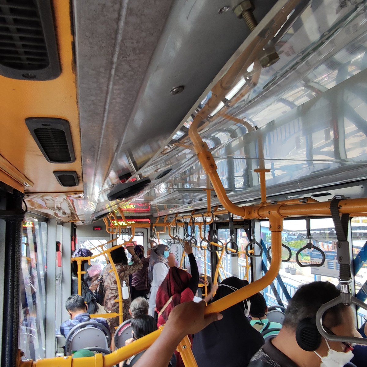 shemiaw_'s tweet photo. Random street photos I took on Saturday.

Device: Poco X3 NFC 

#streetphotography #smartphonephotography #Jakarta #streetphoto #Pocox3 #pocophotography #poco https://t.co/xdLTgaGUQc