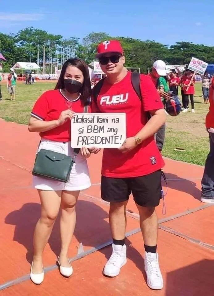 vycbm0218's tweet photo. Kung sino man po itong couple na to, pwede nyo na markahan ang petsa! Invite nyo naman kami sa live online wedding nyo 😁🥹 https://t.co/uHwNTzJoDw