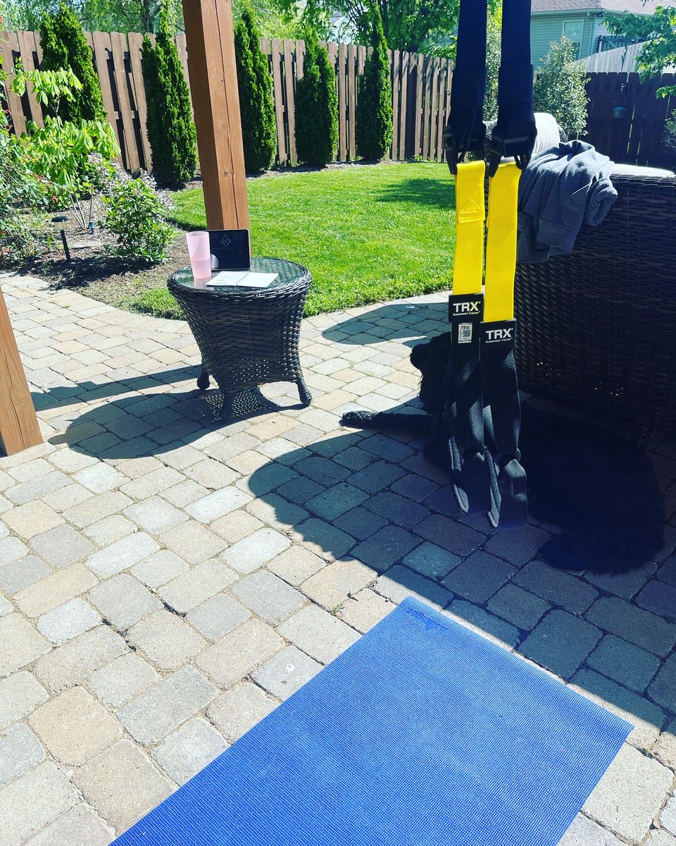 MelissaKayR9's tweet photo. That #trxtrainer has been staring at me and taunting me for awhile…#suspensiontraining is no joke y’all 🙌🏻 My summer goal ~Master the #trx ~ #mypeakchallenge #kentuckypeakers #fitmom #fitnessjourney #movementismedicine #takecareofyourself #fitandbalanced https://t.co/aYutZcXd9F