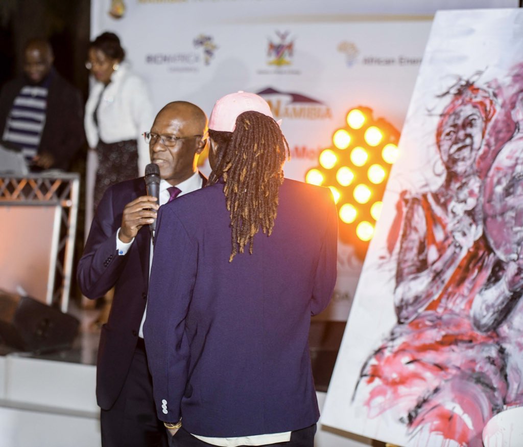 TomAlweendo's tweet photo. A pleasure to have had a conversation with visual artist @HageMukwendje, who draws inspiration from 🇳🇦 real life experiences for his 🎨🖼.

Shinning spotlight on local talent - A few weeks ago, his artwork was auctioned to @totalenergies for N$500,000 at the @NIEConference. https://t.co/OGBMaAA5ip