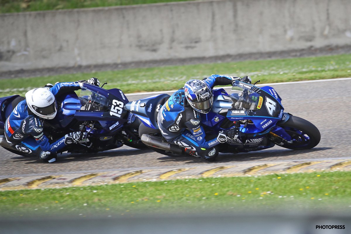 YamahaMotorFr's tweet photo. #FSBK – 7-8 mai 2022
#Nogaro-32 (2/7) : #ValentinDebise (#R1 & #R6) renforce sa domination et signe le doublé avec #MathieuGines (R1) en Superbike ! https://t.co/e8VJfCvgs0
#YamahaRacing | #Yamalube | #RevsYourHeart https://t.co/6rIY8IhJ50