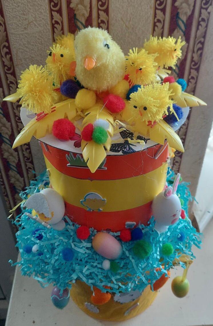 HolyheadHums's tweet photo. It was an all-boys celebration today as we handed out the prizes for top Acts of Kindness and for the best Easter Bonnet - what a fantastic way to end our celebration month 🎉 @holyhead_school https://t.co/5FnFzc6WjD