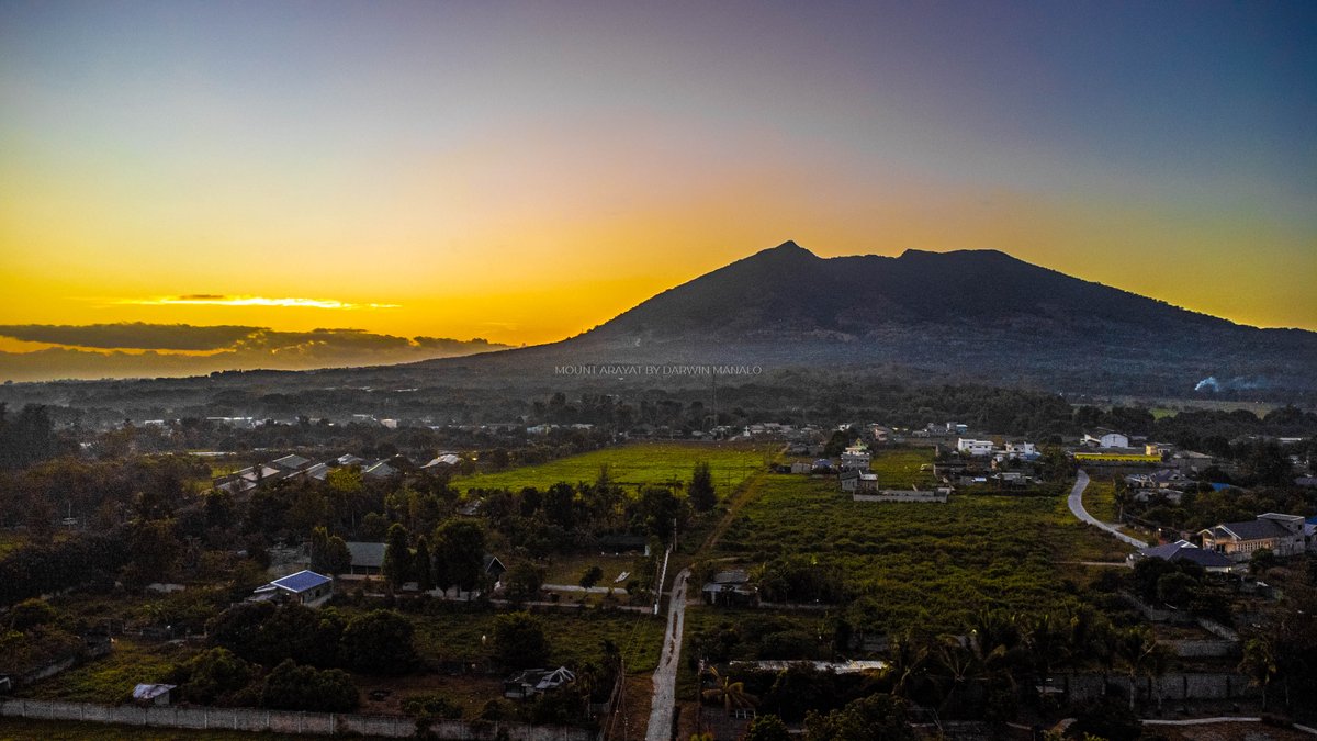 demanalo's tweet photo. Mount Arayat
RAW edited in LR. 
Location: Magalang, Pampanga
Time: 5:31am #MtArayat #MountArayat #Arayat #MavicMini2 #AerialPhotography #Sunrise #EarlyMorningShot https://t.co/OTtfFzg8vS