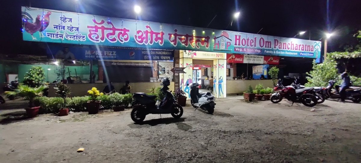 ShaikhT93229619's tweet photo. It's 5:40 to 8:30 now no RSA came yet
The grid location has been put wrong on the ather app it is showing  the grid is located at hotel om panchratna and actually it is hotel om navratna 9.5 km away.I have 0 km left on my bike https://t.co/coX1IG9rgp