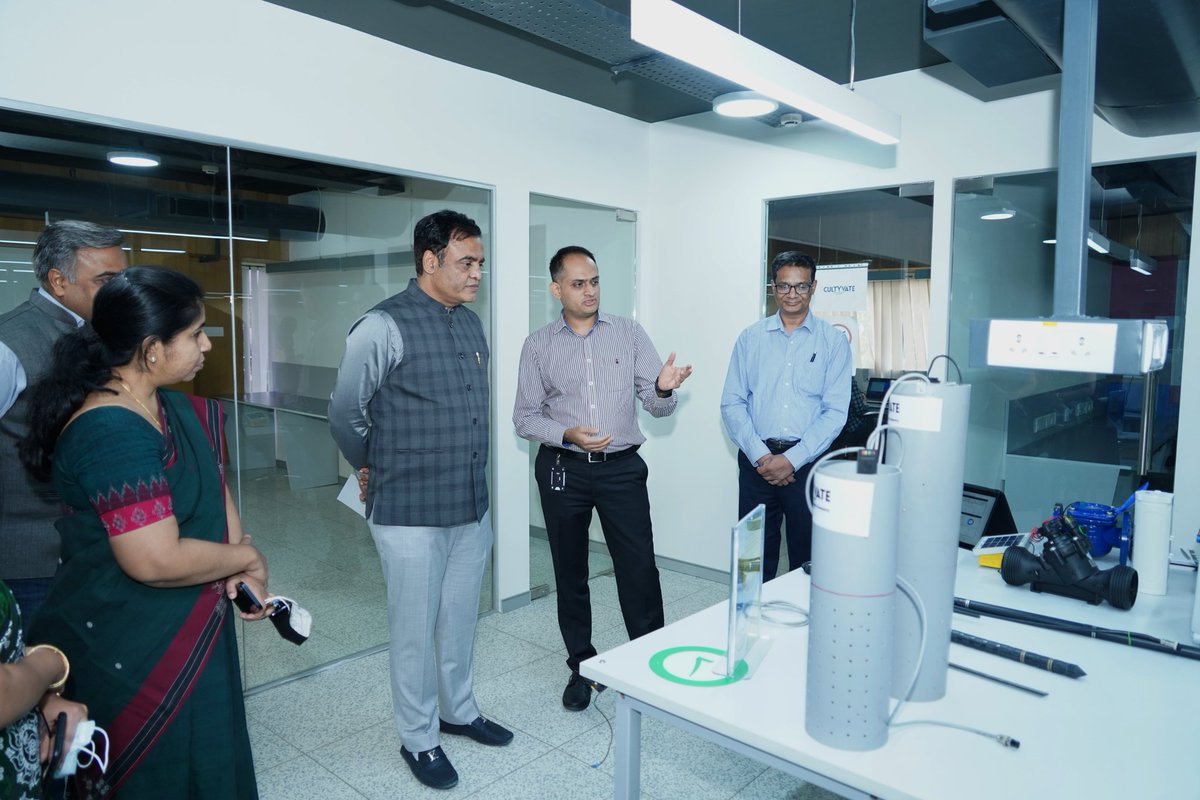 drashwathcn's tweet photo. Happy to visit the Reserve Bank Innovation Hub at K-Links, Bengaluru.

The Hub aims to encourage &amp; accelerate innovations in the financial sector. It collaborates with players, policymakers, technology &amp; academia in the sector to foster innovation to develop ingenious products. https://t.co/U5QjrdDXZL