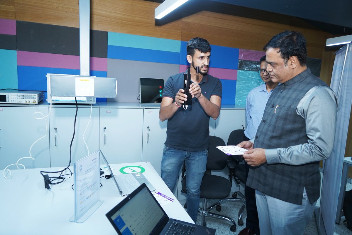 drashwathcn's tweet photo. Happy to visit the Reserve Bank Innovation Hub at K-Links, Bengaluru.

The Hub aims to encourage &amp; accelerate innovations in the financial sector. It collaborates with players, policymakers, technology &amp; academia in the sector to foster innovation to develop ingenious products. https://t.co/U5QjrdDXZL