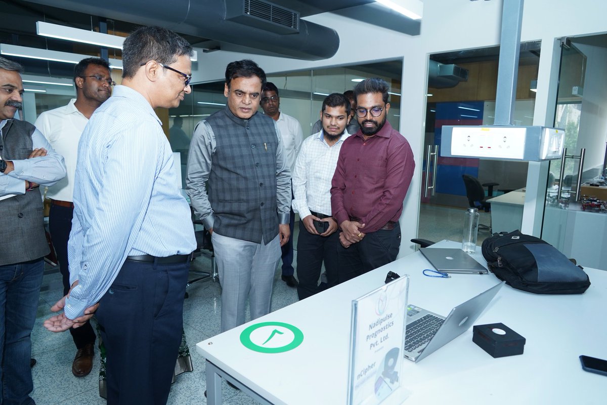 drashwathcn's tweet photo. Happy to visit the Reserve Bank Innovation Hub at K-Links, Bengaluru.

The Hub aims to encourage &amp; accelerate innovations in the financial sector. It collaborates with players, policymakers, technology &amp; academia in the sector to foster innovation to develop ingenious products. https://t.co/U5QjrdDXZL