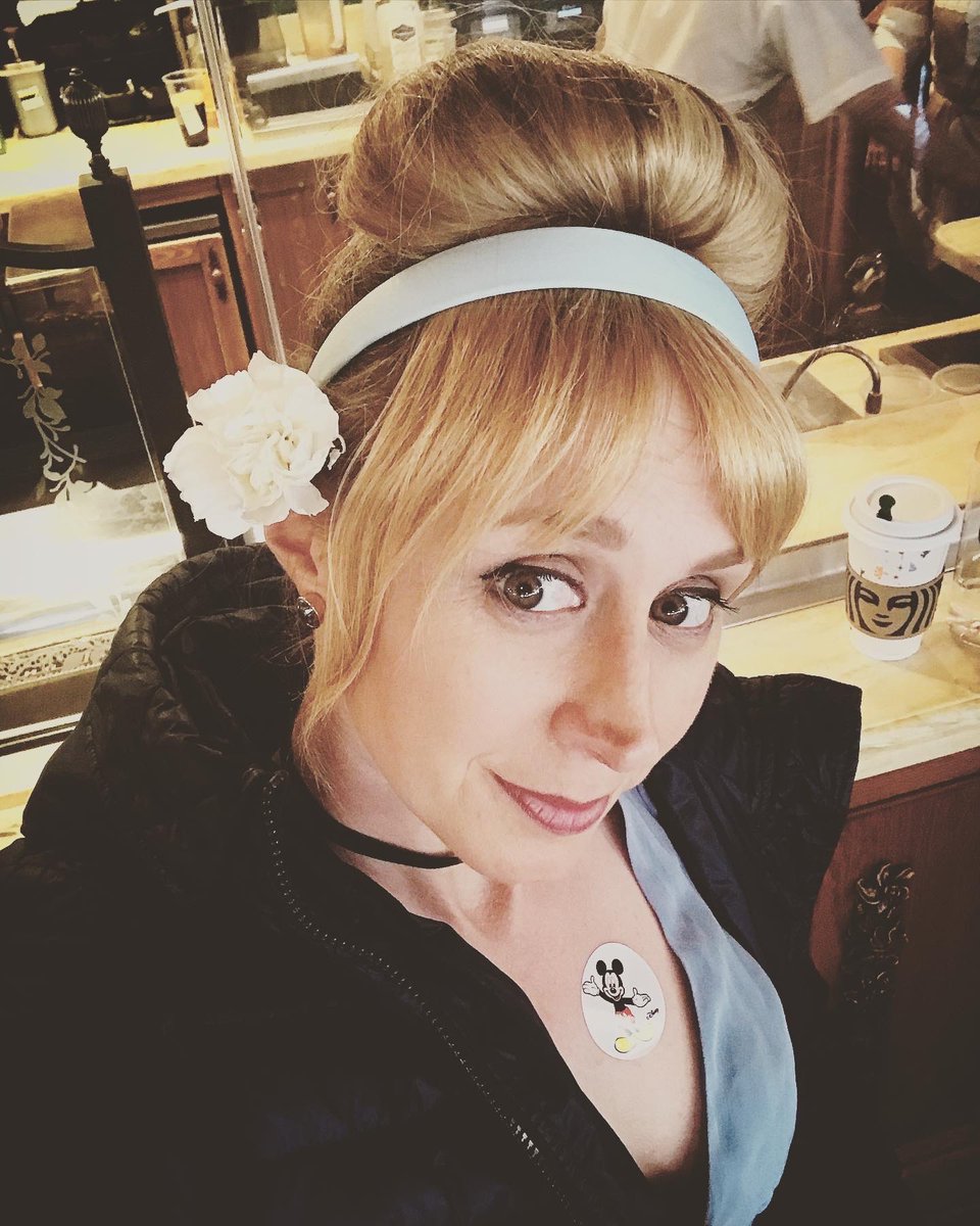 vorpahlsword's tweet photo. Disney bounded as Cinderella yesterday, and lemme just tell you, the kids (and cast members) LOVED it! I friggin love dressing up 🥰🏰✨🎇💖 https://t.co/Wu4uplvrp8