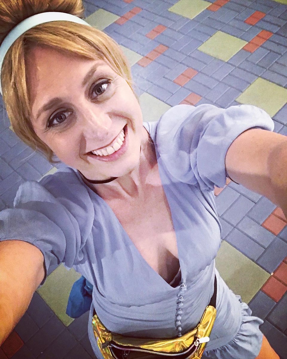 vorpahlsword's tweet photo. Disney bounded as Cinderella yesterday, and lemme just tell you, the kids (and cast members) LOVED it! I friggin love dressing up 🥰🏰✨🎇💖 https://t.co/Wu4uplvrp8