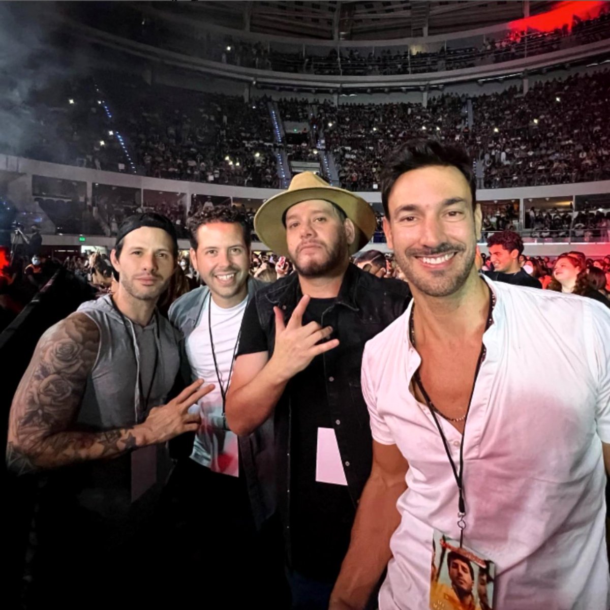 danymerlo's tweet photo. El concierto de #SebastianYatra en #Mérida, aparte de ser un supershow, fue un gran pretexto para este reencuentro con #AlanIbarra, #ChristianCarabias y #JoseLuisGraterol, feliz de estar con uds. 💪
¿En qué concierto les gustaría estar en primera fila? 😜
#DanyMerlo https://t.co/Oi7KDmDm9M