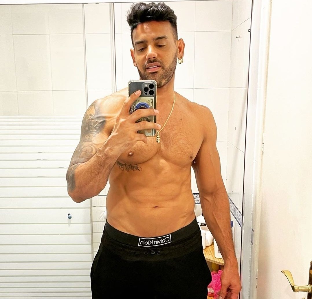 EstoyEnBA's tweet photo. ¡ Hola !

¿ Alguien sabe si este chico (venezolano) hace Porno en España ? https://t.co/VuTjfvNtEI