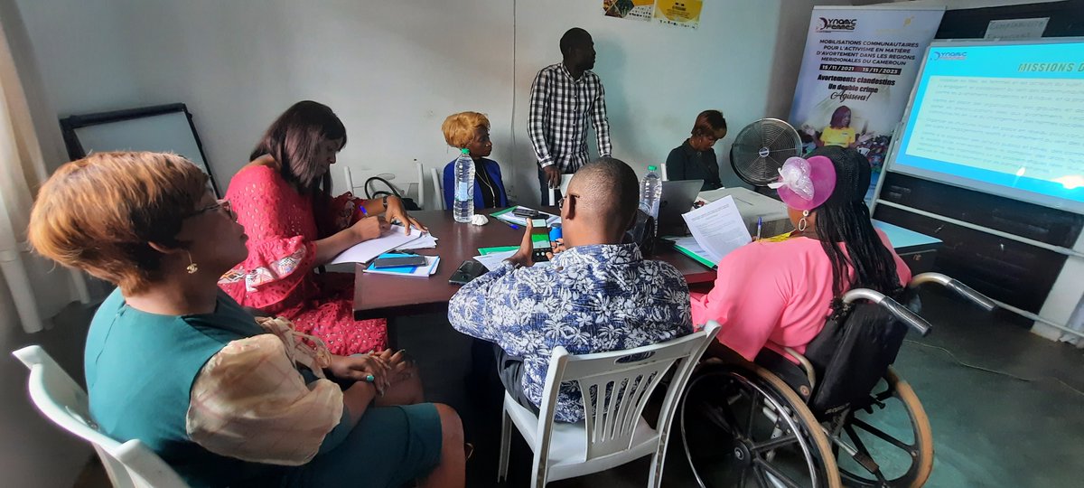 DynamicFemmes1's tweet photo. Un contrat de partenariat a été signé ce 09 mai 2022 entre 03 associations et Dynamic Femmes, dans le cadre de la réalisation efficiente du projet "Mobilisations Communautaires pour l'Activisme en matière d'Avortement dans les Régions Méridionales du Cameroun. APROJED,AFHAC,SASCO https://t.co/IIMcKedrSo