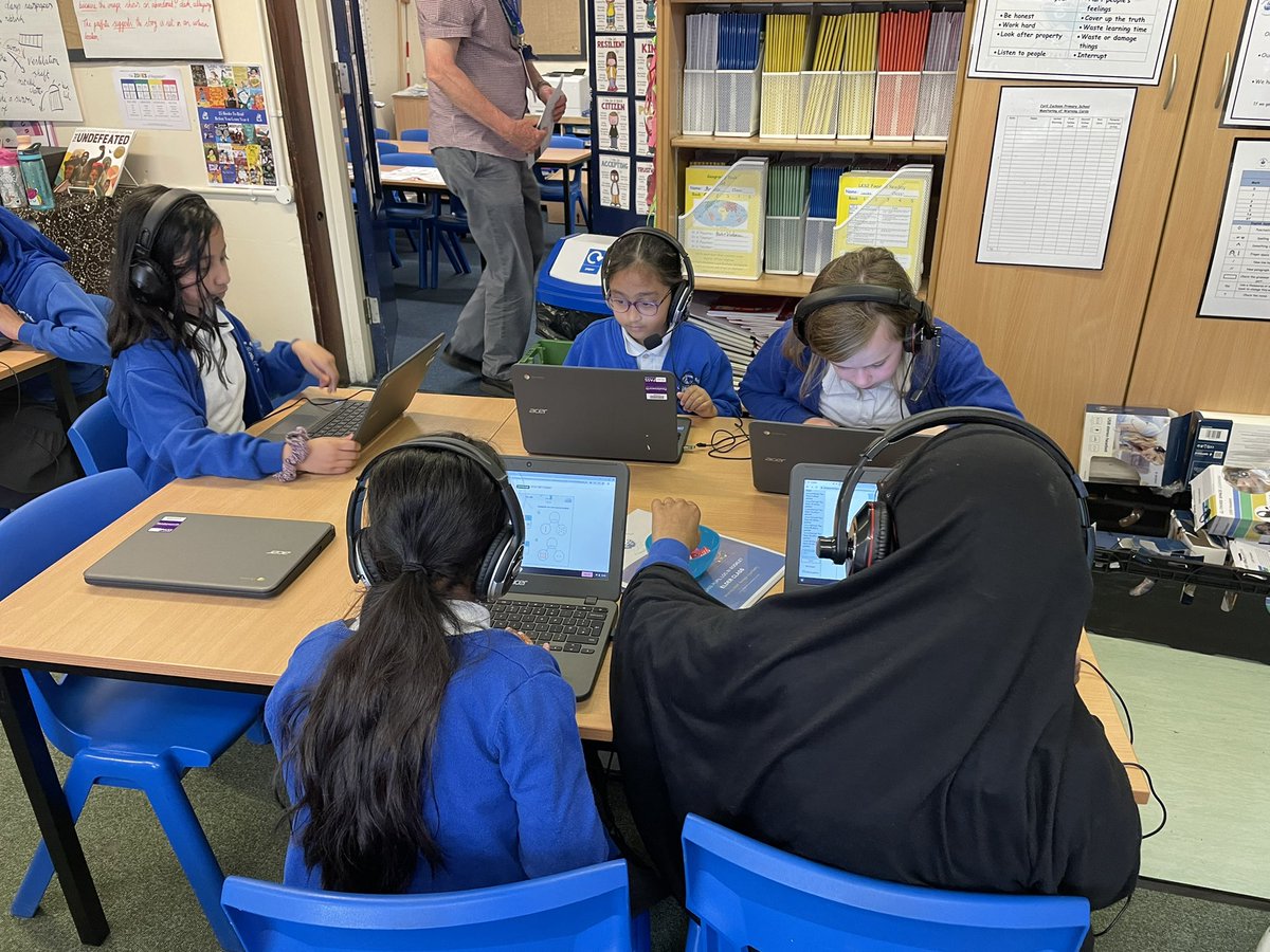 CJ_Year4's tweet photo. #thirdspacelearning maths intervention going wonderfully well in Year 4. Just look at that concentration! https://t.co/NDDMqDrqWp