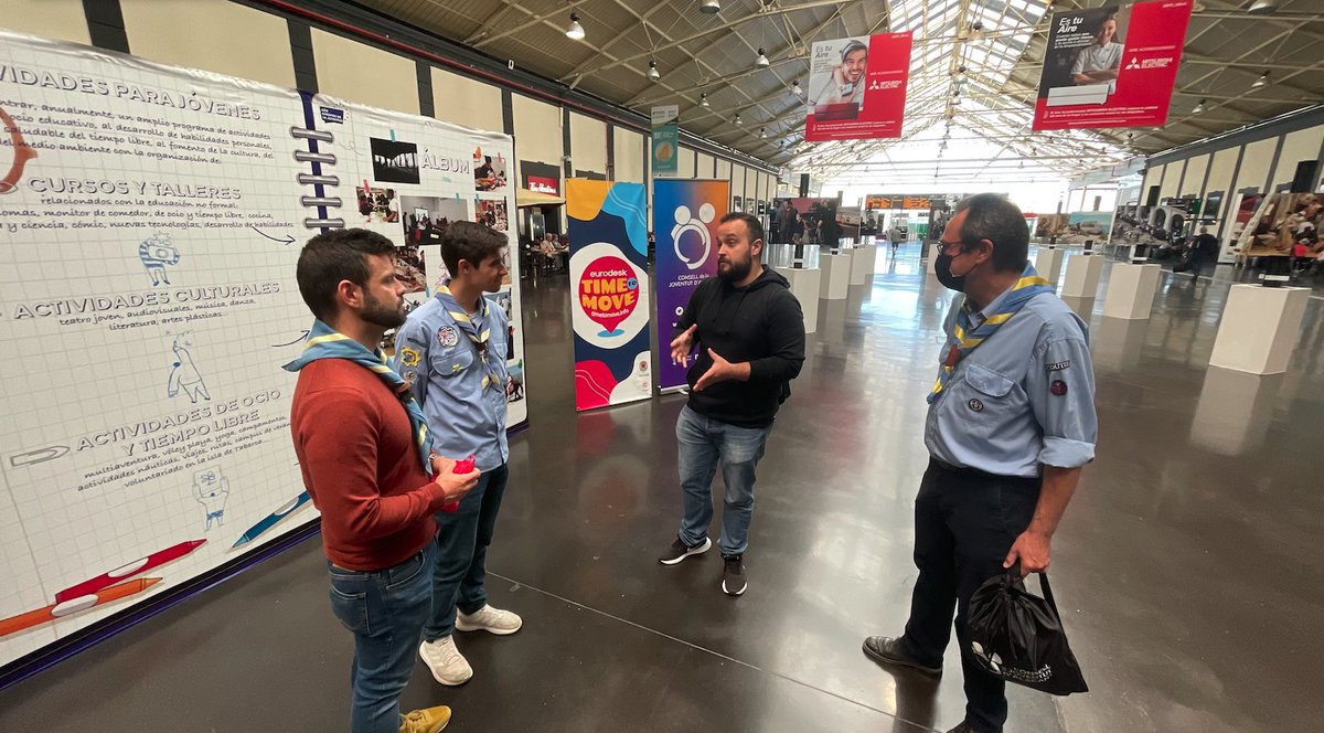 CJAlacant's tweet photo. 🇪🇺La joventut és imprescindible per a construir una Europa més ecològica, més inclusiva i digital.

Valors clau per a l'associacionisme juvenil, per això aquest matí hem estat informant sobre participació i voluntariat en les jornades sobre Europa, de l'@alicanteayto i @Centro14. https://t.co/pMBC6Wv6UL