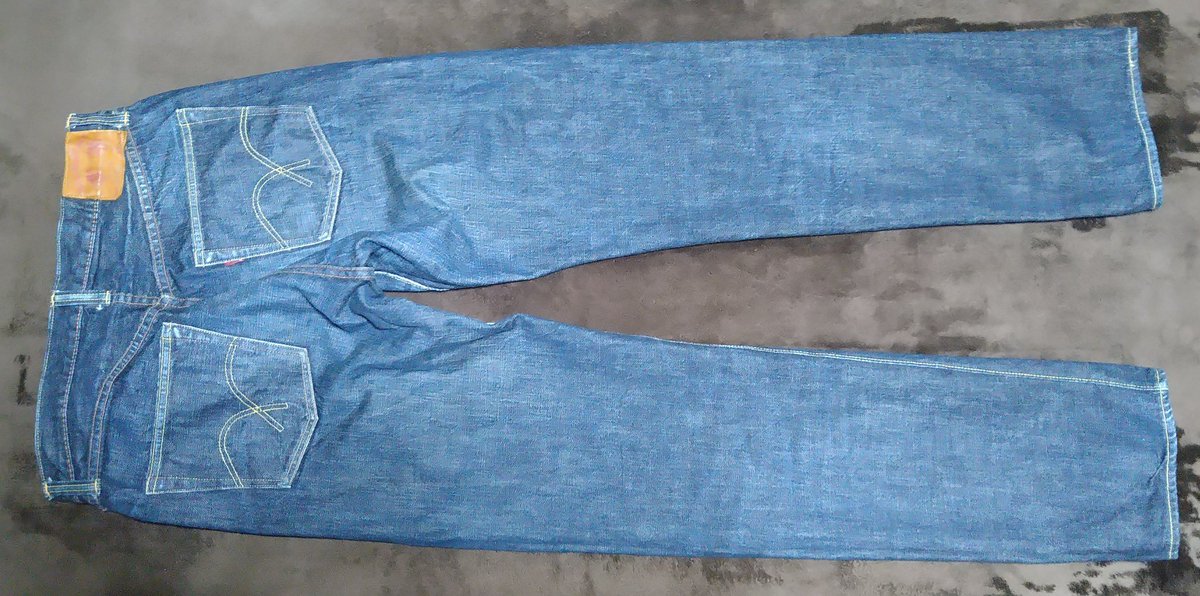 Stray_goat3502's tweet image. バイク乗り出してイイ感じになってきたぞ😆
#FullCount
#0105ルーズストレート
#ジャパンデニム
#色落ち
#ひげ
#ハチの巣