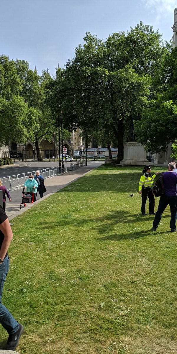 jacobpolden's tweet photo. Being evacuated from #parlimentsquare #Westminster https://t.co/xLEuukIrFQ