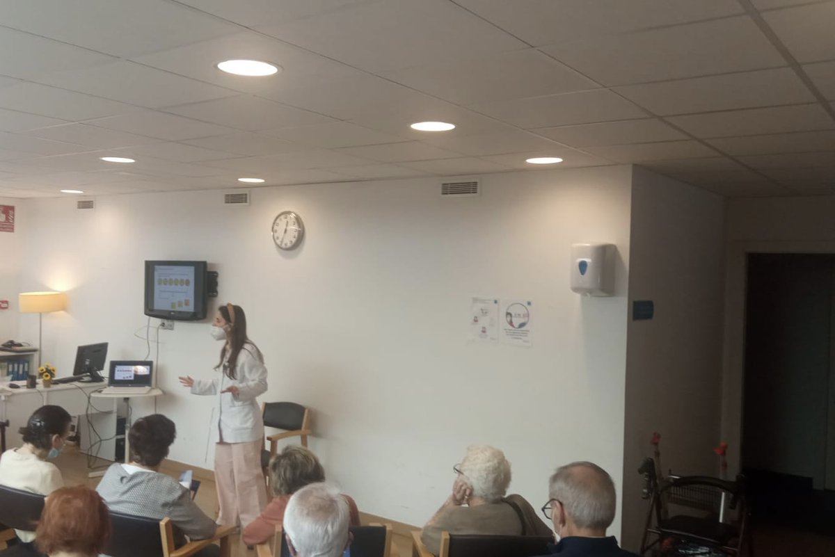 martamundet's tweet photo. Hoy en el Centro de día Sanitas Sarriá  hemos dado charla sobre el Dolor: para aprender sobretodo trucos para Gestionarlo!!:)
Alguien que le pueda interesar? estas charlas  de información saludable,no tienen coste más que apuntarse en el mismo Centro!
#Atención Sociosanitaria https://t.co/h8BmMqWjmC