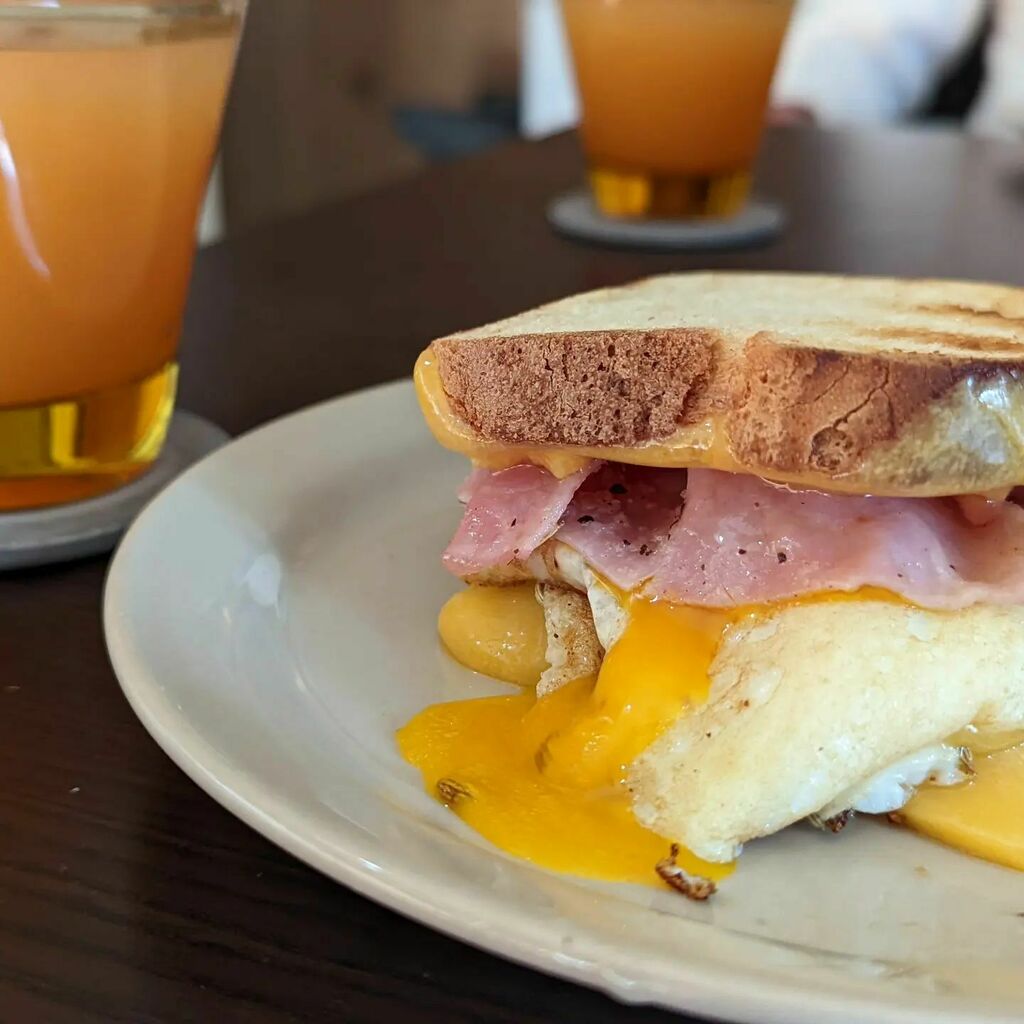 tadousay's tweet photo. I call it the Mouse Breakfast Special. 😍🐭 Over medium egg, two slices of cheddar, and lightly fried ham in fennel on buttered toast. 🤤 #completebreakfast #marmotmouseacre https://t.co/8C4etCOeLf