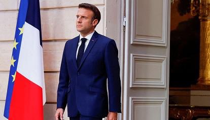 BettaPiccolotti's tweet photo. "La pace non si costruirà sull'umiliazione della Russia. La pace non va costruita con l'esclusione di uno o dell'altro".

A Macron non urlano ‘filo-Putin’. 

L’informazione italiana: arrogante con le persone comuni, cauta e servile coi potenti.
#stopwarinukraine #sinistraitaliana https://t.co/Ccu9z3YDkC