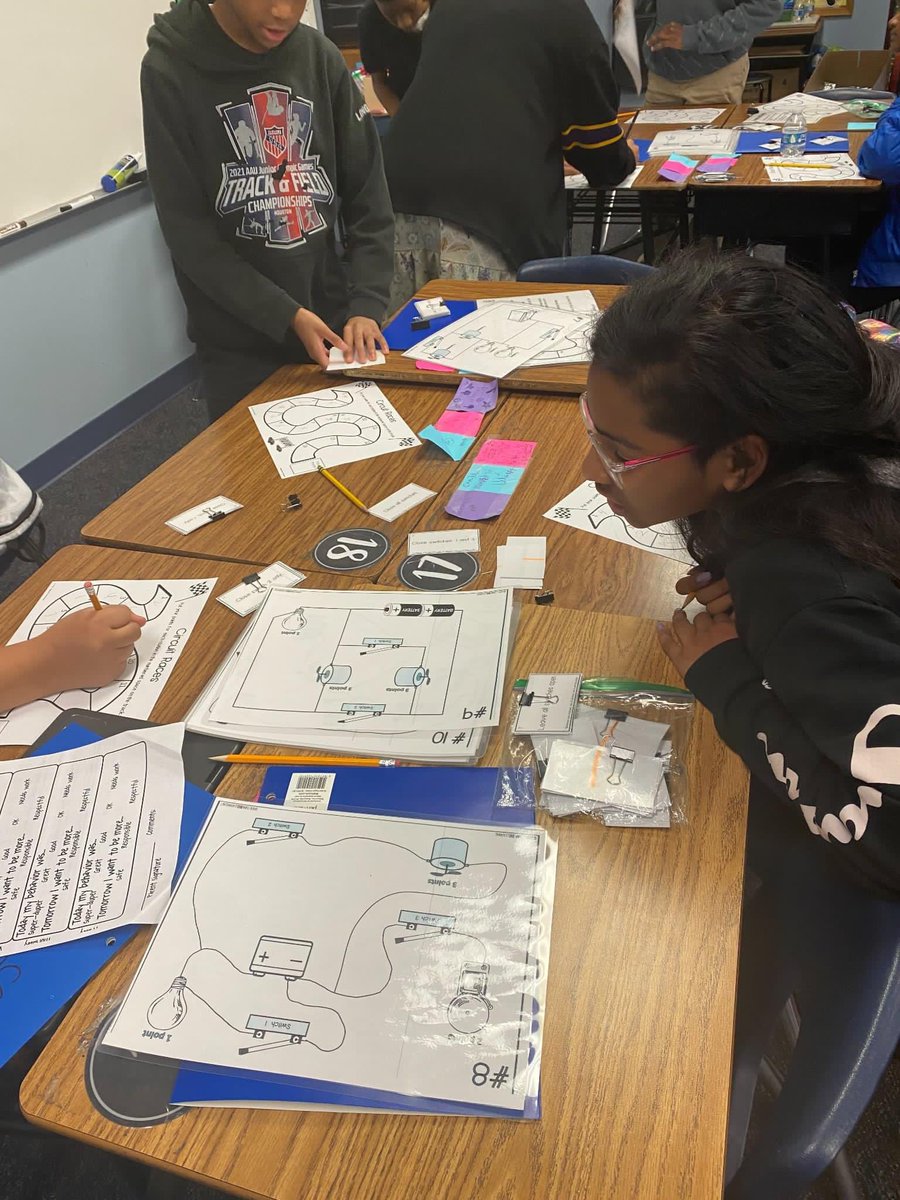 EvermanISD's tweet photo. E. Ray 5th graders participating in science BootCamp. The theme this week was Nacho Average Scientist and the students were served nachos for mastering the science concepts. Thank you, Mrs. Davenport for coming to E.Ray!!! #movingbeyondlimits #evermanstrong #wearescientists https://t.co/tBzbo55boJ