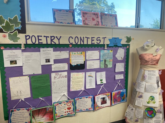 Roadrunner93241's tweet photo. We said good bye to April, and hello to May with a poetry contest. Thank you to our librarian, Mrs. Fernanda, for encouraging and inspiring Myrtle Ave. School students to find their voice in writing. #roadrunnersrise #WeAreLESD #SomosLESD @lamont_district https://t.co/YrrCQAmQae