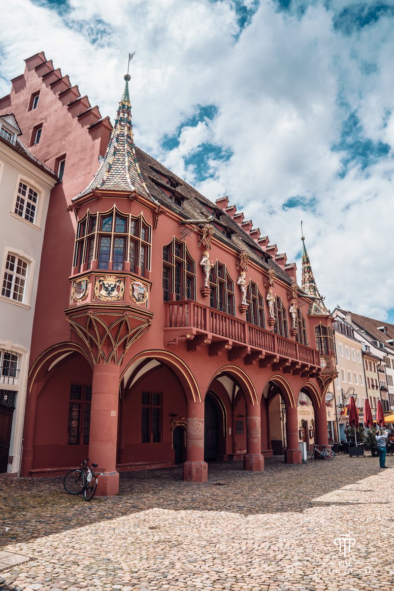 Aesthetic_City's tweet image. One of my favourite urban aesthetics; half timbered houses and colorful, ornate stonework.

The right building is the Historisches Kaufhaus (Merchant's Hall) from 1520.

Freiburg, Germany
