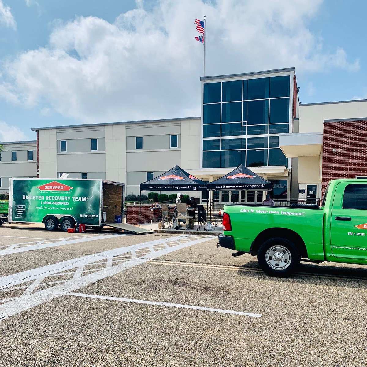ServproofTupelo's tweet photo. This past Thursday, our SERVPRO chefs fried up the fun at Tupelo Middle School! ππ§‘
Thanks, Quick Stitch for the awesome work on our aprons.ππΌ
#servpro #hereforyou #gowave
#fishfryfun #tupelomississippi
@tupeloschools https://t.co/ABg3l7DA8h
