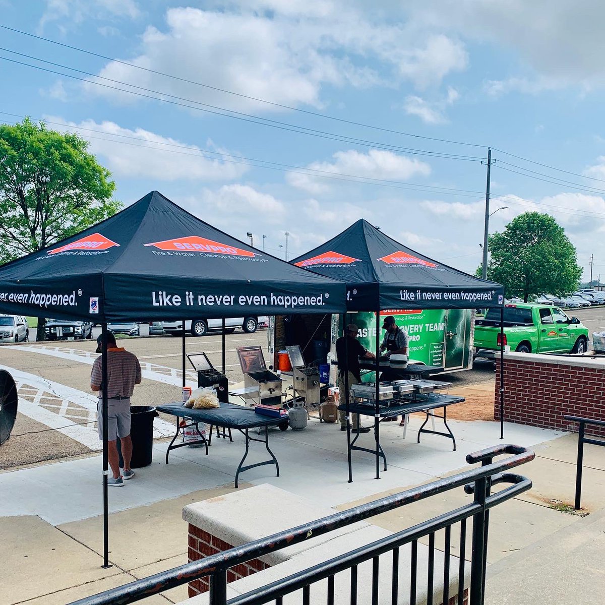 ServproofTupelo's tweet photo. This past Thursday, our SERVPRO chefs fried up the fun at Tupelo Middle School! ππ§‘
Thanks, Quick Stitch for the awesome work on our aprons.ππΌ
#servpro #hereforyou #gowave
#fishfryfun #tupelomississippi
@tupeloschools https://t.co/ABg3l7DA8h