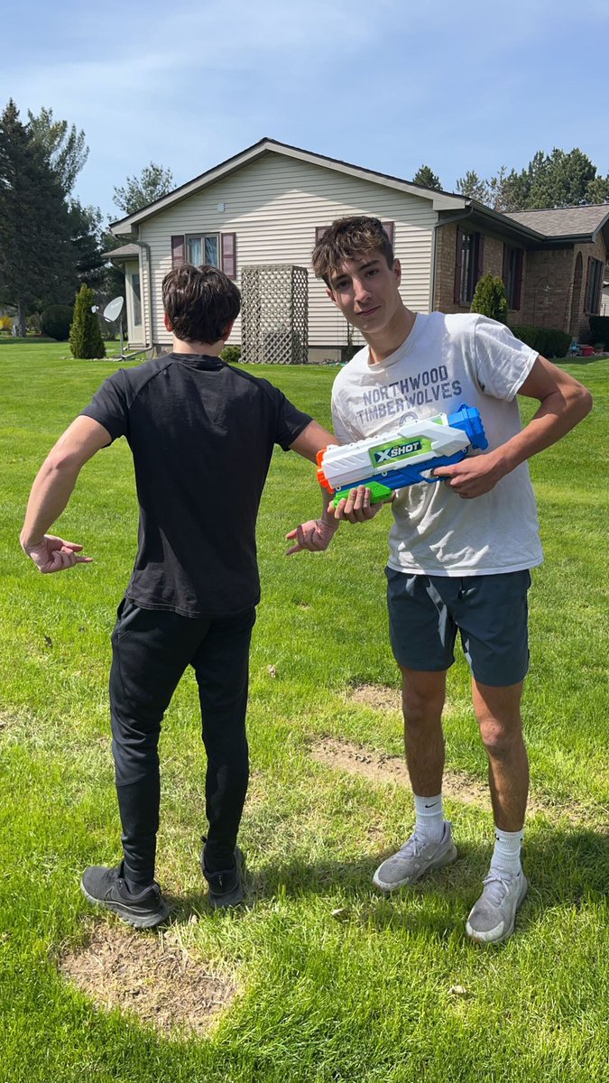 Bros 5
Idoits 4
Easy money.