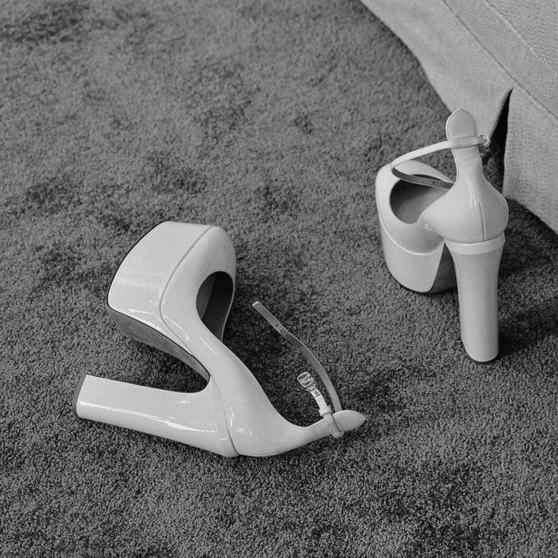 badestoutfit's tweet photo. white valentino platform https://t.co/EHcng9Ife0